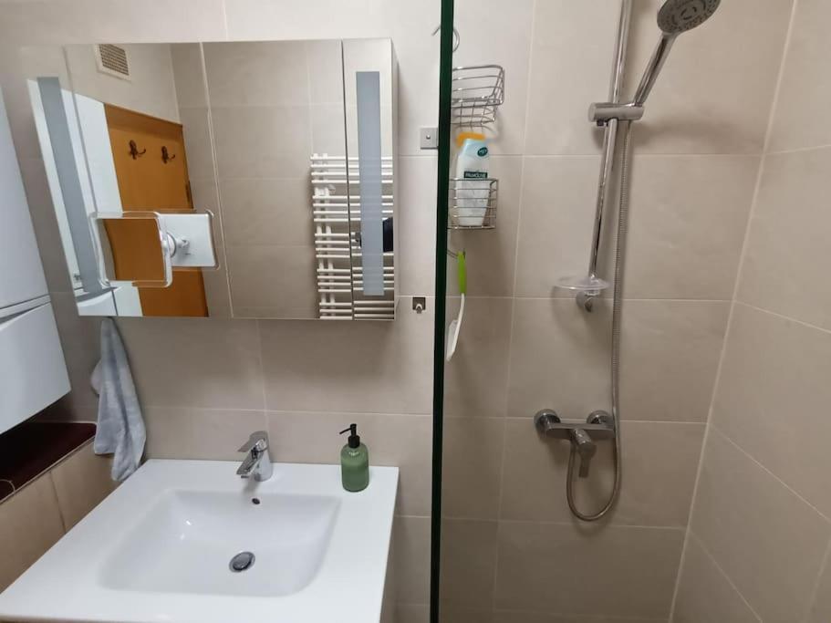 Modernes Apartment In Wien Екстер'єр фото